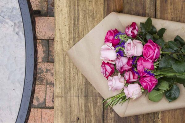 Bouquets de Rosas FASCINATION con fillers en 50cm - Imagen 3