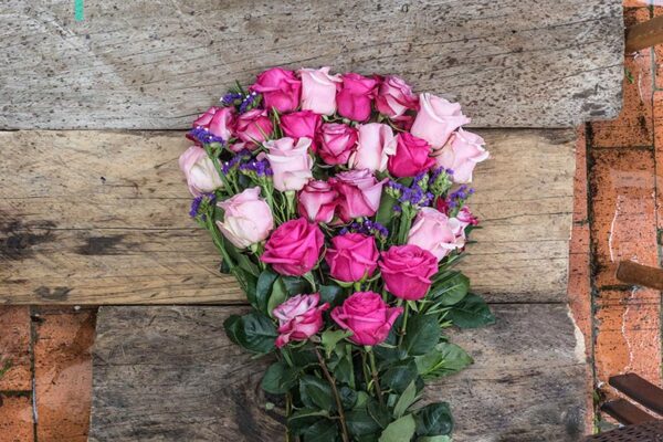 Bouquets de Rosas FASCINATION con fillers en 50cm - Imagen 4