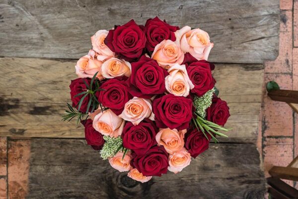 Bouquets de Rosas FIERCE POWER con fillers en 50cm - Imagen 2