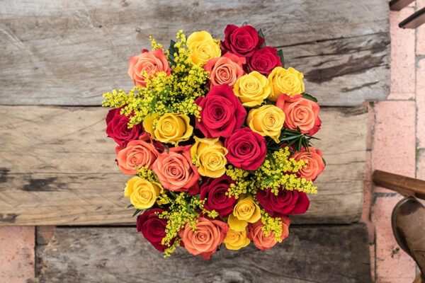 Bouquets de Rosas SUMMER VIBE con fillers en 50cm - Imagen 2