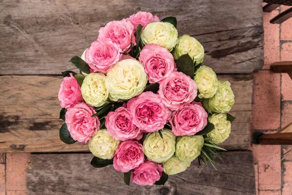 Bouquets de Rosas PURITY WHISPER con fillers en 50cm - Imagen 2