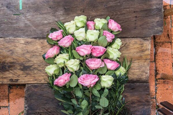 Bouquets de Rosas PURITY WHISPER con fillers en 50cm - Imagen 4